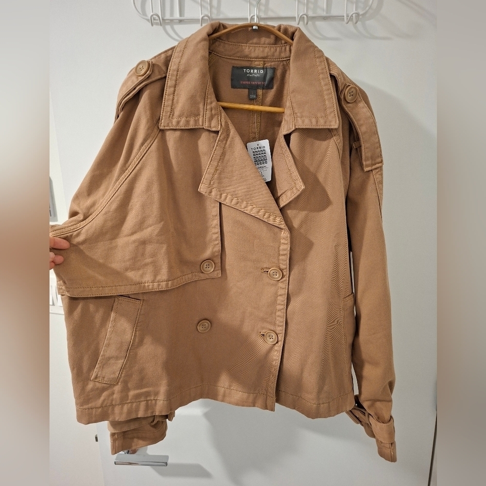 NWT Torrid Lightweight Tan 100% Cotton Twill Crop Trench (Size 1/1X) - Picture 2 of 11